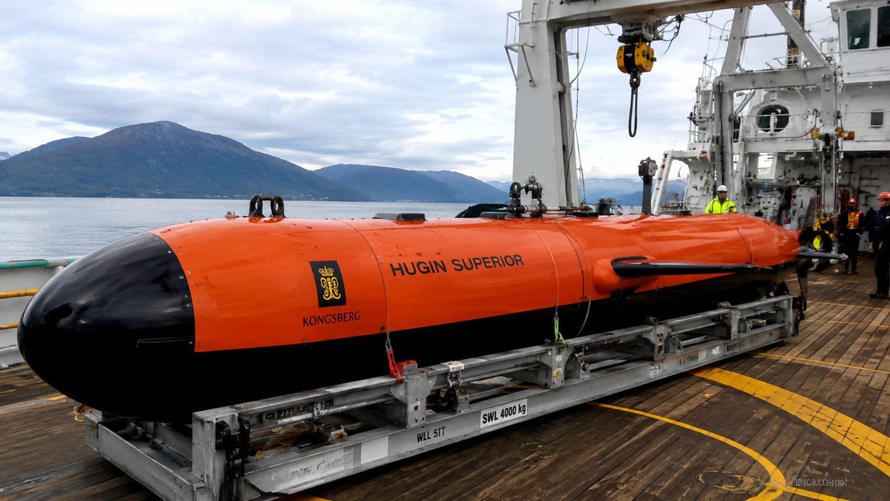 Dron submarino autónomo HUGIN Superior de Noruega preparado para explorar el Ártico y cartografiar el fondo marino a 6.000 metros