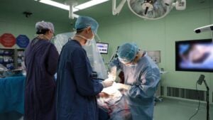 China revoluciona la propia raza humana: el primer ímplante de un chip para el cerebro ya es una realidad comercial