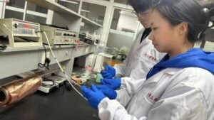Investigadores chinos crean una batería de sodio capaz de cargarse al 100% en 4 minutos y aguanta 6.000 horas de uso sin un solo fallo