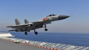 Los cazas embarcados chinos J-15T ya estarían equipados con misiles antibuque YJ-15: una señal de que el portaaviones Fujian amplía su capacidad ofensiva antes de 2026