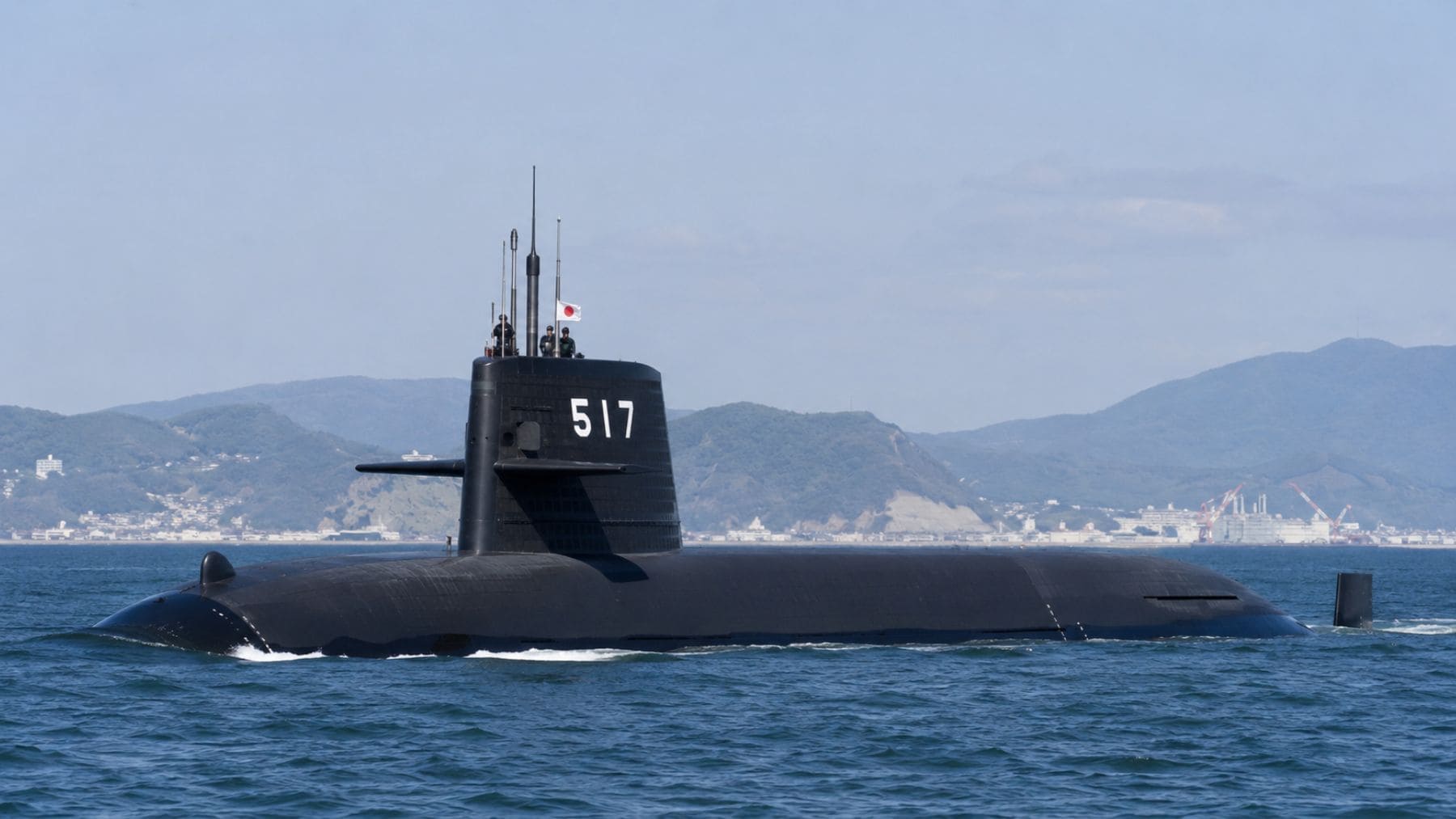 Submarino japonés Chogei (SS-517) de la clase Taigei navegando durante pruebas tras su incorporación a la Fuerza Marítima de Autodefensa de Japón.