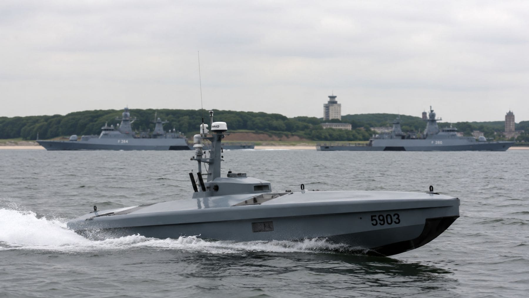 Dron naval no tripulado USV de la Marina de Estados Unidos durante un ejercicio BALTOPS 2026 en el mar Báltico.