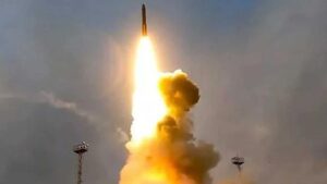 Putin anuncia la producción en serie de su misil hipersónico Oréshnik, el más letal de la historia del país capaz de portar cabezas nucleares y crucial para el futuro estratégico de Europa
