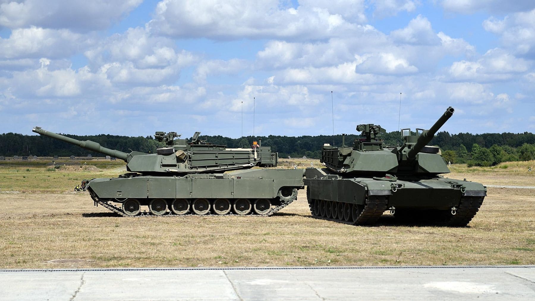 Carros de combate Leopard 2 y K2 Black Panther del Ejército de Polonia durante unas maniobras militares