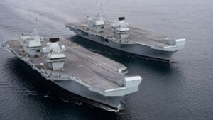 En 2010 la Armada más poderosa de la historia intentó cancelar sus dos portaaviones pero descubrió que era más barato terminar de construirlos que desguazarlos