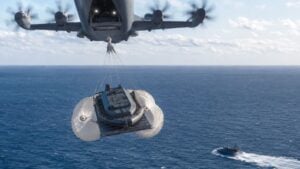 Reino Unido está lanzando drones desde aviones militares en un giro sin precedentes que solucionar el mayor problema hasta la fecha: ya no necesitan puerto ni barco de apoyo