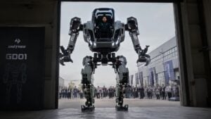 China acaba de presentar un robot gigante pilotable desde dentro que camina en dos o cuatro patas, lleva humanos encima y parece sacado directamente de Transformers