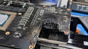 En el caso más grave hasta la fecha, una GeForce RTX 5090 ha acabado completamente quemada por el conector de 16 pines dañando la GPU y la VRAM: la empresa se lava las manos y rechaza la garantía