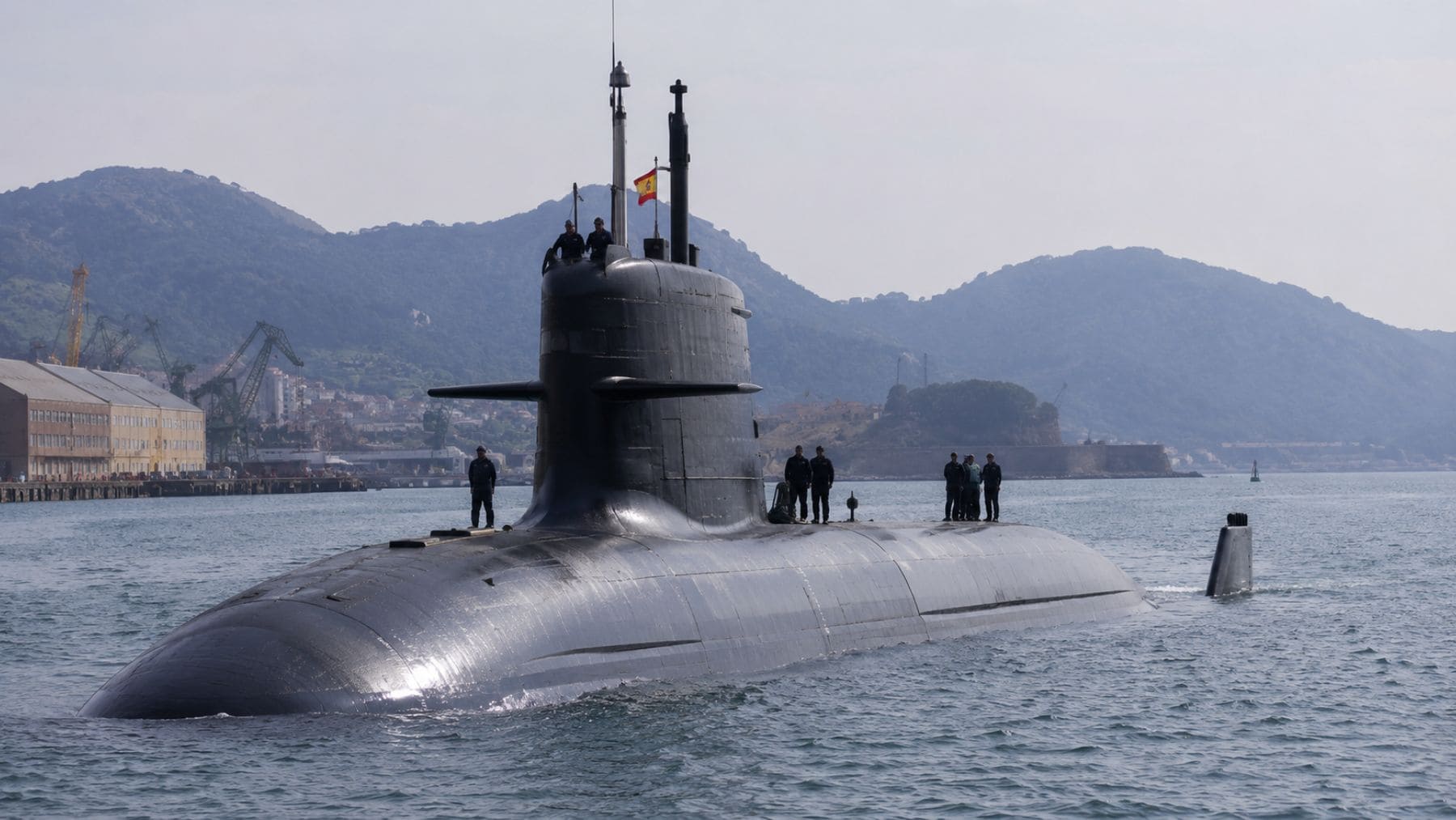 El submarino S-81 Isaac Peral de la Armada española durante su primera misión de la OTAN en la operación Noble Shield.