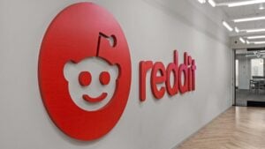 Steve Huffman, CEO de Reddit, avisa del futuro que nos espera con la IA: «Nunca podremos escapar de ella»