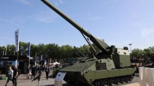 El tanque europeo del futuro ya tiene nombre: chasis Leopard 2 alemán, torreta ASCALON francesa sin tripulación, motor de 1.500 CV, escuadrón de robots autónomos como alas y un cañón de artillería capaz de alcanzar objetivos a 100 kilómetros con munición especial