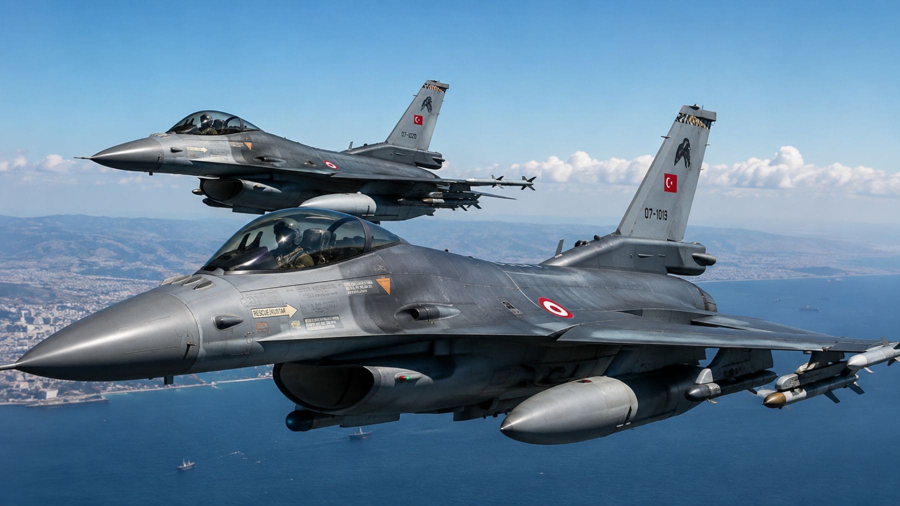Recreación de cazas F-16 de la Fuerza Aérea de Turquía volando en formación