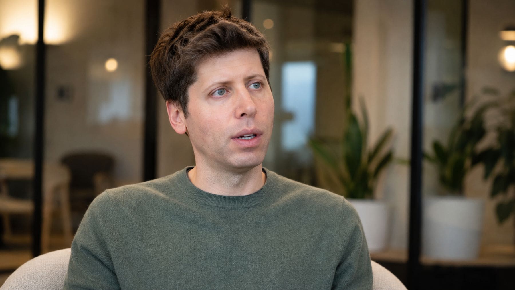 Sam Altman habla sobre la IA y la semana laboral de cuatro horas
