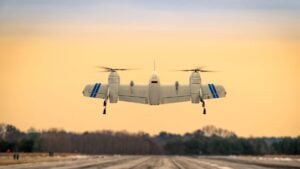 Sikorsky prueba un dron capaz de despegar sin pista y colaborar en vuelo con aeronaves tripuladas