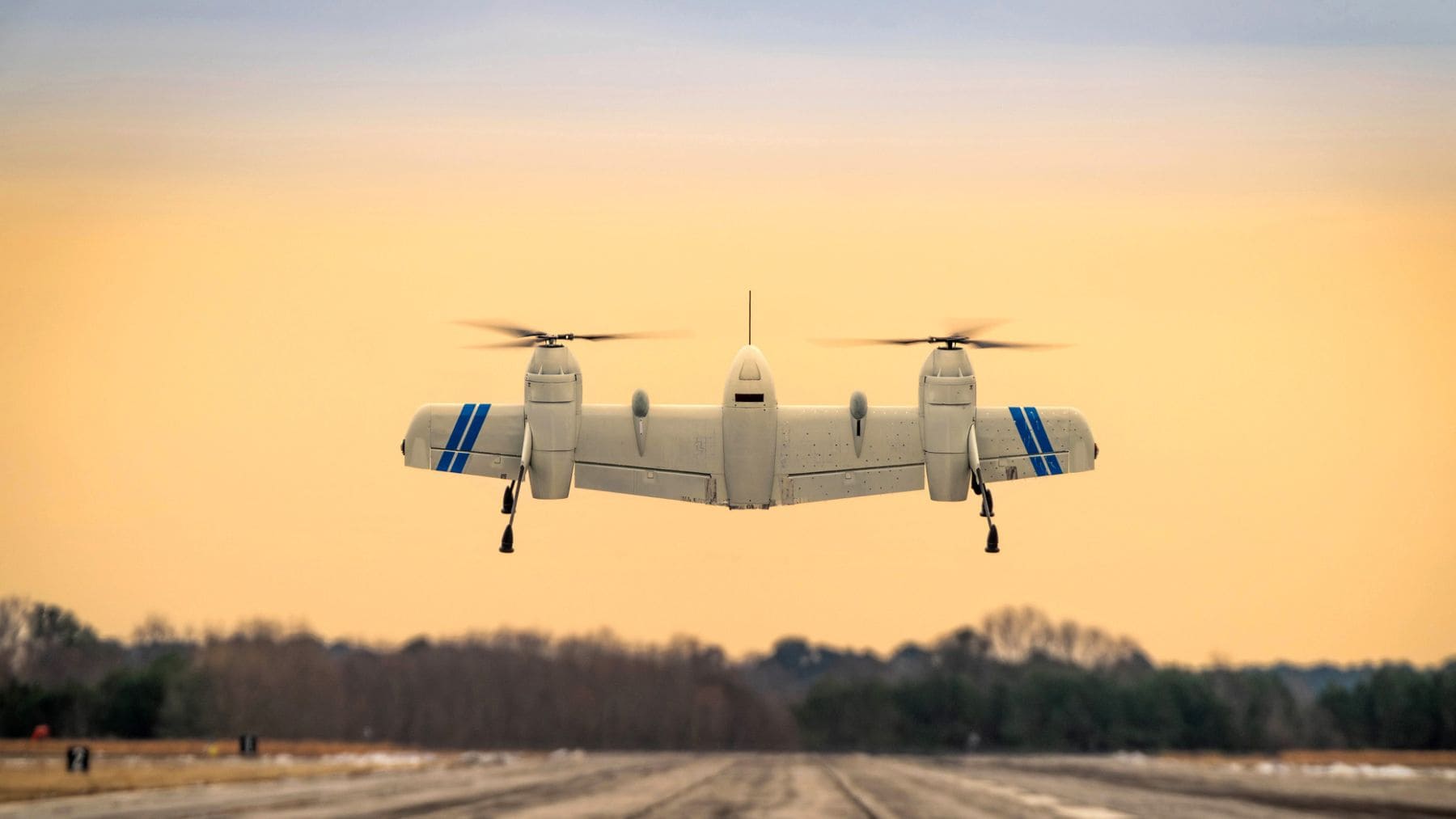 Dron Sikorsky Nomad 100 durante una prueba de vuelo con despegue vertical dentro del programa EVADE de DARPA.