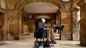 La importante reflexión de Stephen Hawking, científico, sobre la inteligencia de la humanidad: «Las personas tranquilas y silenciosas son las que tienen las mentes más fuertes»
